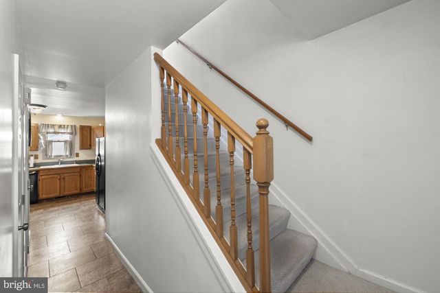 2904 VILLAGE SQUARE DR, Dover, PA 17315