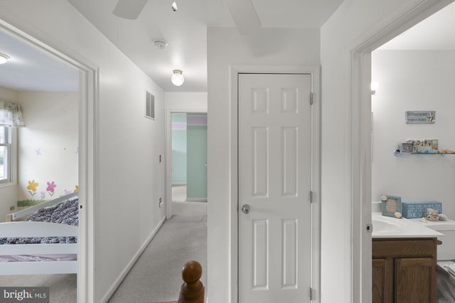 2904 VILLAGE SQUARE DR, Dover, PA 17315
