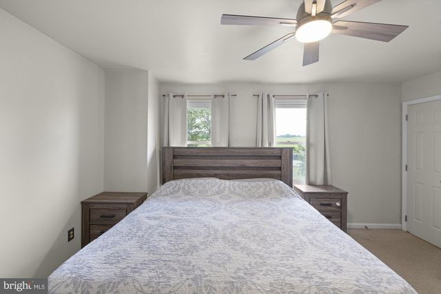 2904 VILLAGE SQUARE DR, Dover, PA 17315