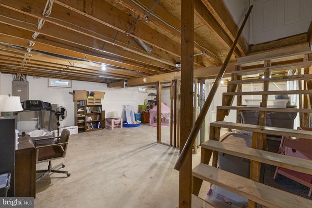 2904 VILLAGE SQUARE DR, Dover, PA 17315