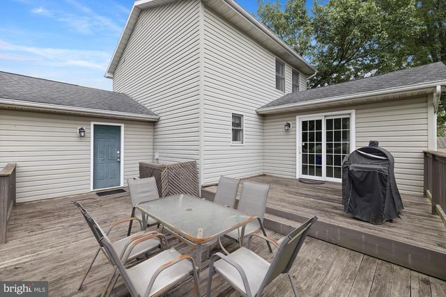 2904 VILLAGE SQUARE DR, Dover, PA 17315