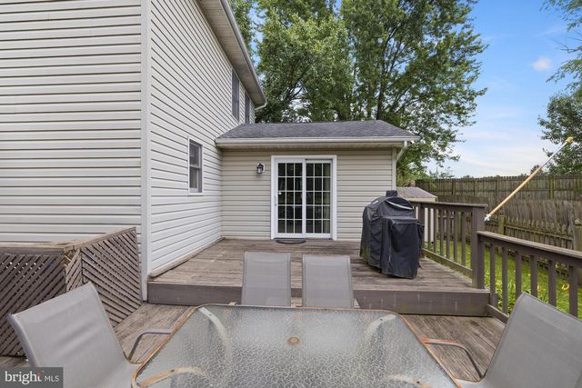 2904 VILLAGE SQUARE DR, Dover, PA 17315