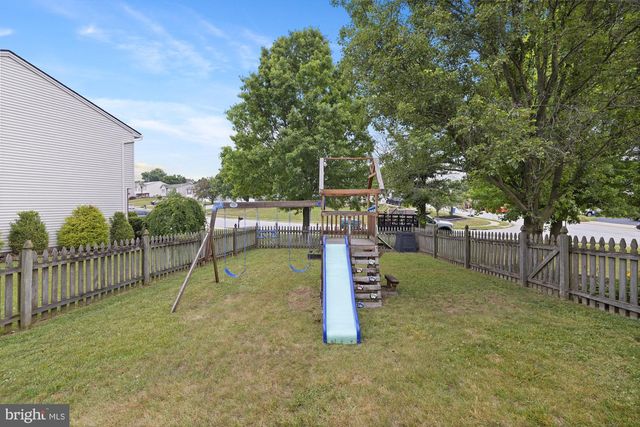 2904 VILLAGE SQUARE DR, Dover, PA 17315