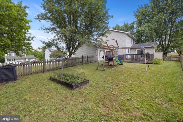 2904 VILLAGE SQUARE DR, Dover, PA 17315