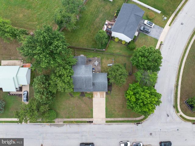2904 VILLAGE SQUARE DR, Dover, PA 17315