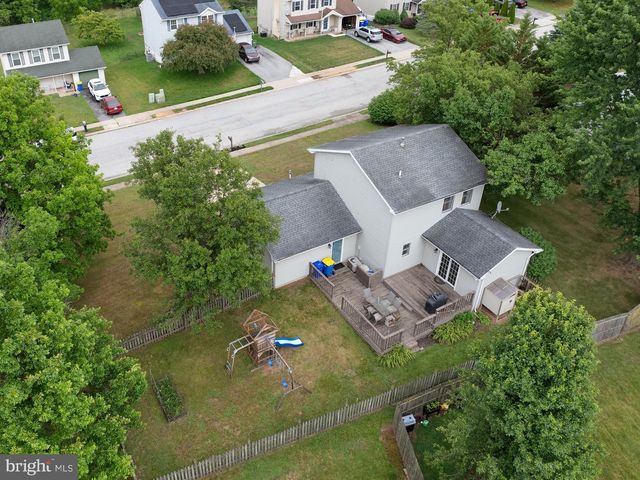 2904 VILLAGE SQUARE DR, Dover, PA 17315