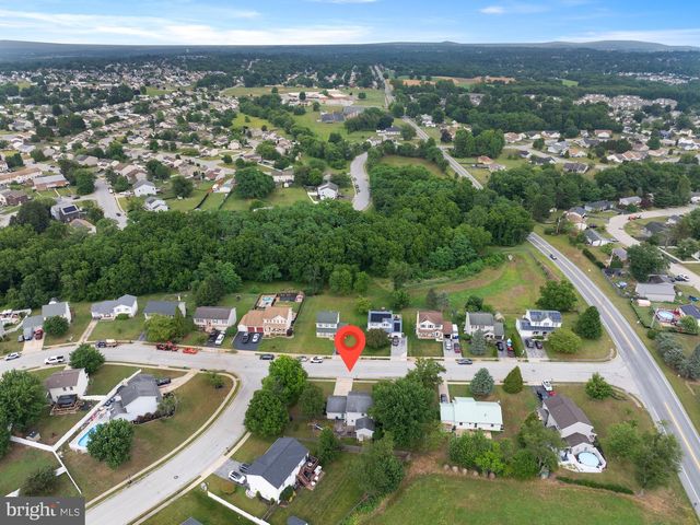2904 VILLAGE SQUARE DR, Dover, PA 17315