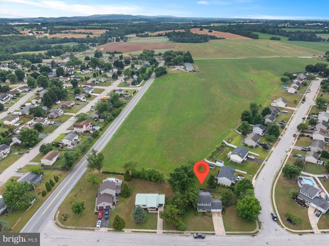 2904 VILLAGE SQUARE DR, Dover, PA 17315