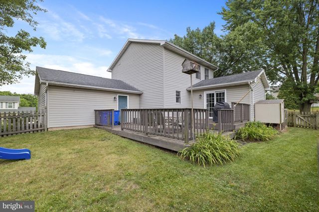 2904 VILLAGE SQUARE DR, Dover, PA 17315