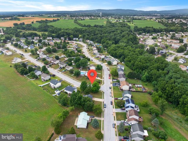 2904 VILLAGE SQUARE DR, Dover, PA 17315