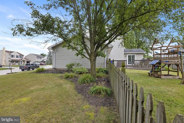 2904 VILLAGE SQUARE DR, Dover, PA 17315