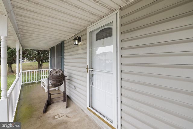 2904 VILLAGE SQUARE DR, Dover, PA 17315