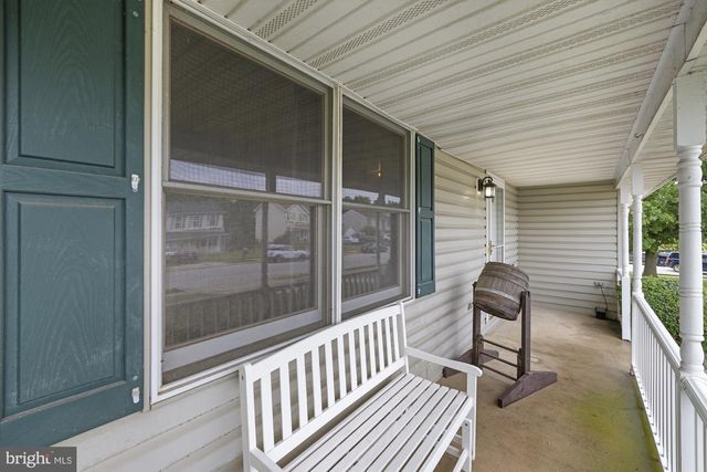 2904 VILLAGE SQUARE DR, Dover, PA 17315