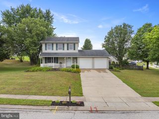 2904 VILLAGE SQUARE DR, Dover, PA 17315