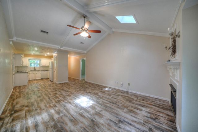 9 Oldstream Court, The Woodlands, TX 77381