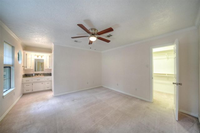 9 Oldstream Court, The Woodlands, TX 77381