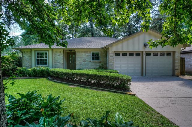 9 Oldstream Court, The Woodlands, TX 77381