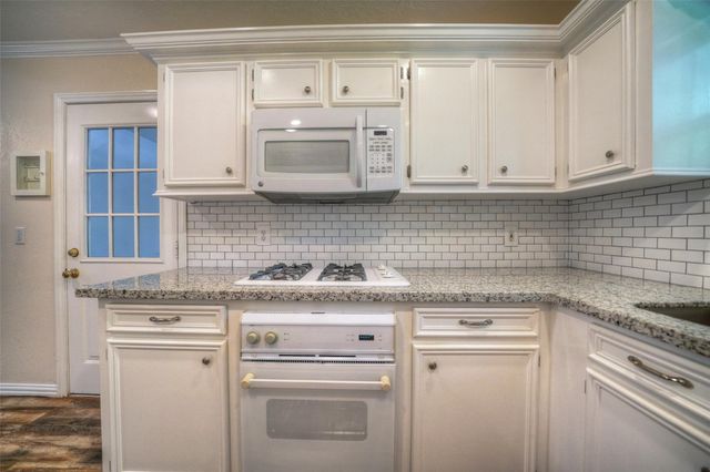 9 Oldstream Court, The Woodlands, TX 77381