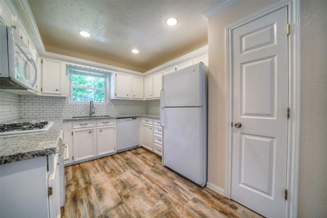9 Oldstream Court, The Woodlands, TX 77381
