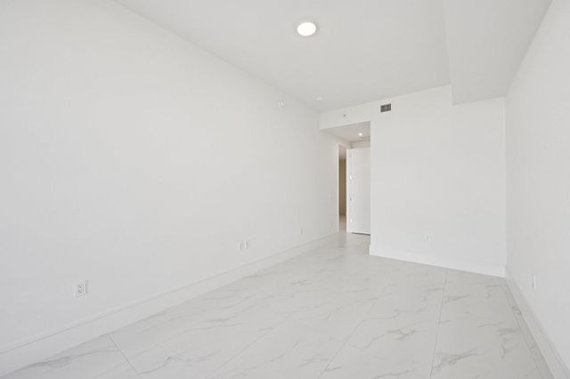 220 Lake Shore Drive 709, West Palm Beach, FL 33403