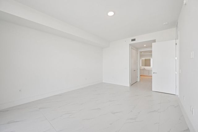 220 Lake Shore Drive 709, West Palm Beach, FL 33403