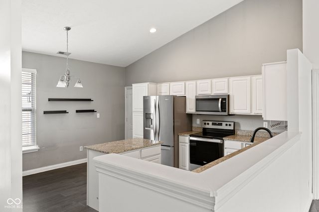 524 Genisis Drive, Whiteland, IN 46184