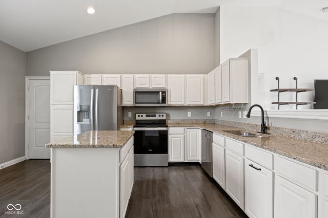 524 Genisis Drive, Whiteland, IN 46184