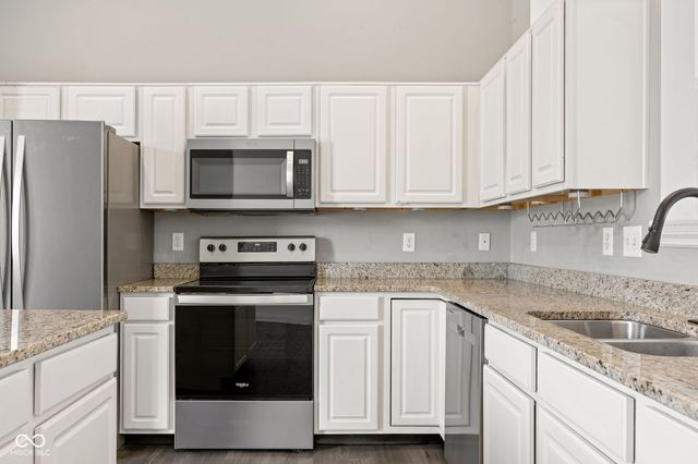524 Genisis Drive, Whiteland, IN 46184