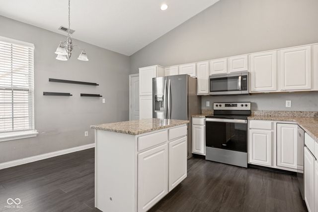 524 Genisis Drive, Whiteland, IN 46184
