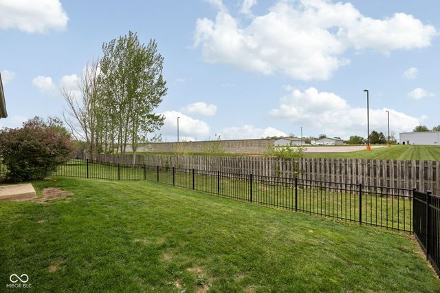 524 Genisis Drive, Whiteland, IN 46184