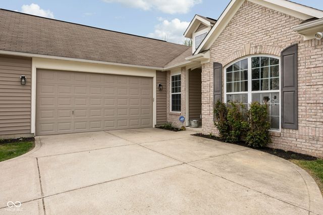 524 Genisis Drive, Whiteland, IN 46184