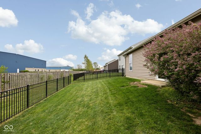 524 Genisis Drive, Whiteland, IN 46184