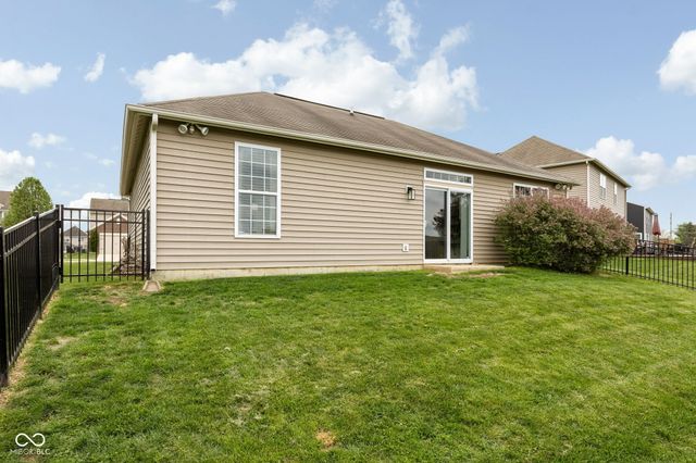 524 Genisis Drive, Whiteland, IN 46184
