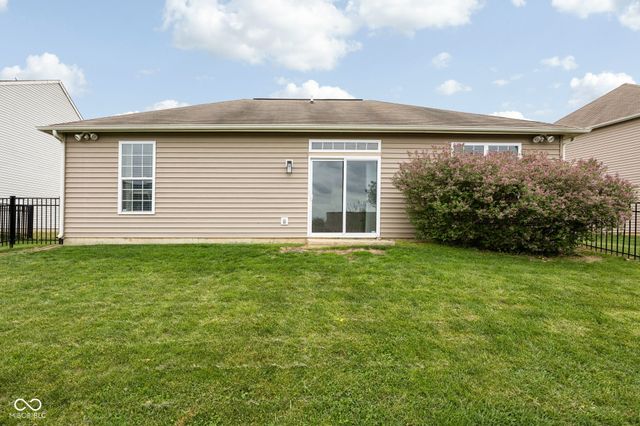 524 Genisis Drive, Whiteland, IN 46184