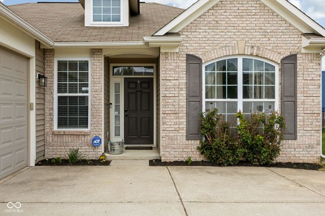 524 Genisis Drive, Whiteland, IN 46184
