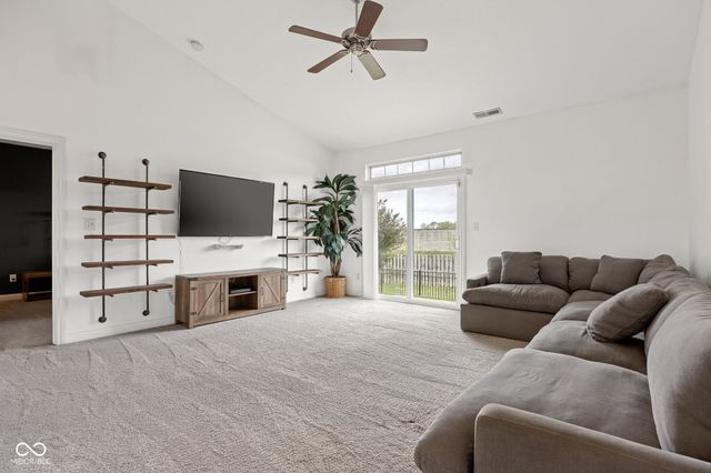 524 Genisis Drive, Whiteland, IN 46184
