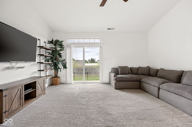524 Genisis Drive, Whiteland, IN 46184
