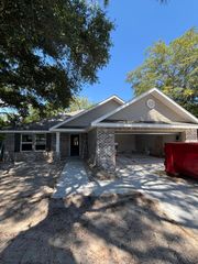 19 NW Highland Drive, Fort Walton Beach, FL 32548
