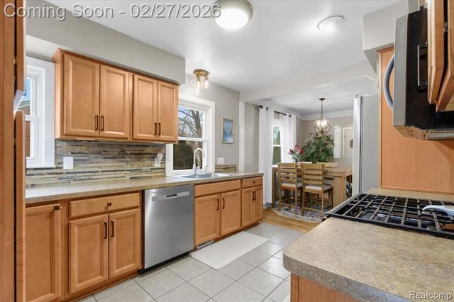 29750 W Chicago Street, Livonia, MI 48150