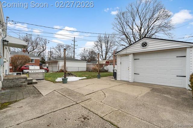 29750 W Chicago Street, Livonia, MI 48150