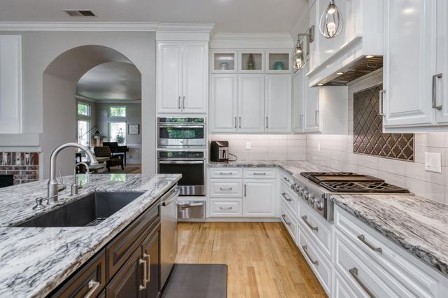 1124 Oak Avenue, Clovis, CA 93611