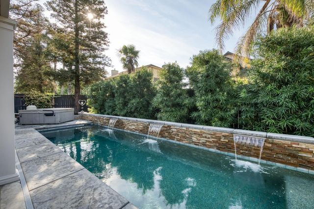 1124 Oak Avenue, Clovis, CA 93611