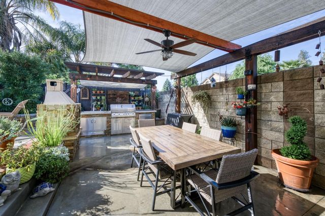 1124 Oak Avenue, Clovis, CA 93611