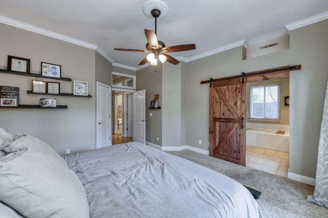 1124 Oak Avenue, Clovis, CA 93611