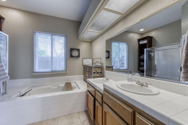 1124 Oak Avenue, Clovis, CA 93611