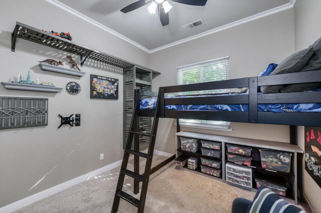 1124 Oak Avenue, Clovis, CA 93611