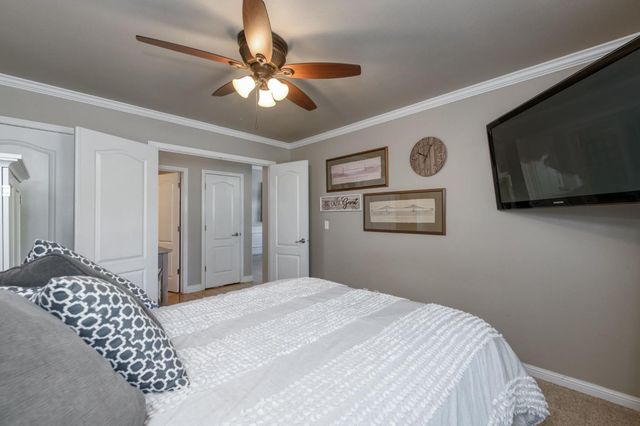 1124 Oak Avenue, Clovis, CA 93611