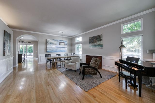 1124 Oak Avenue, Clovis, CA 93611