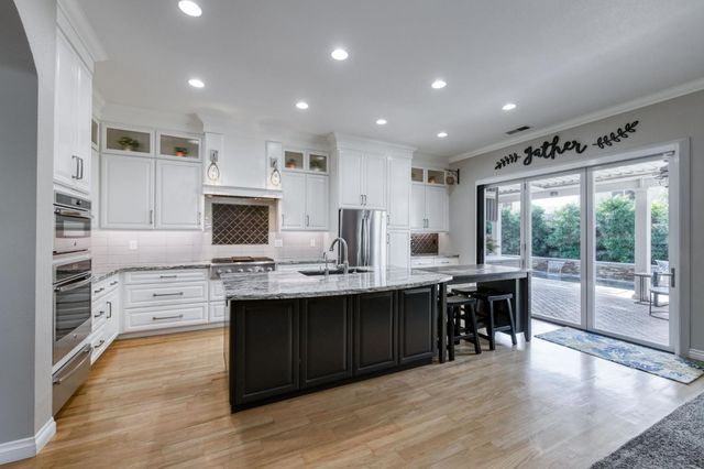 1124 Oak Avenue, Clovis, CA 93611