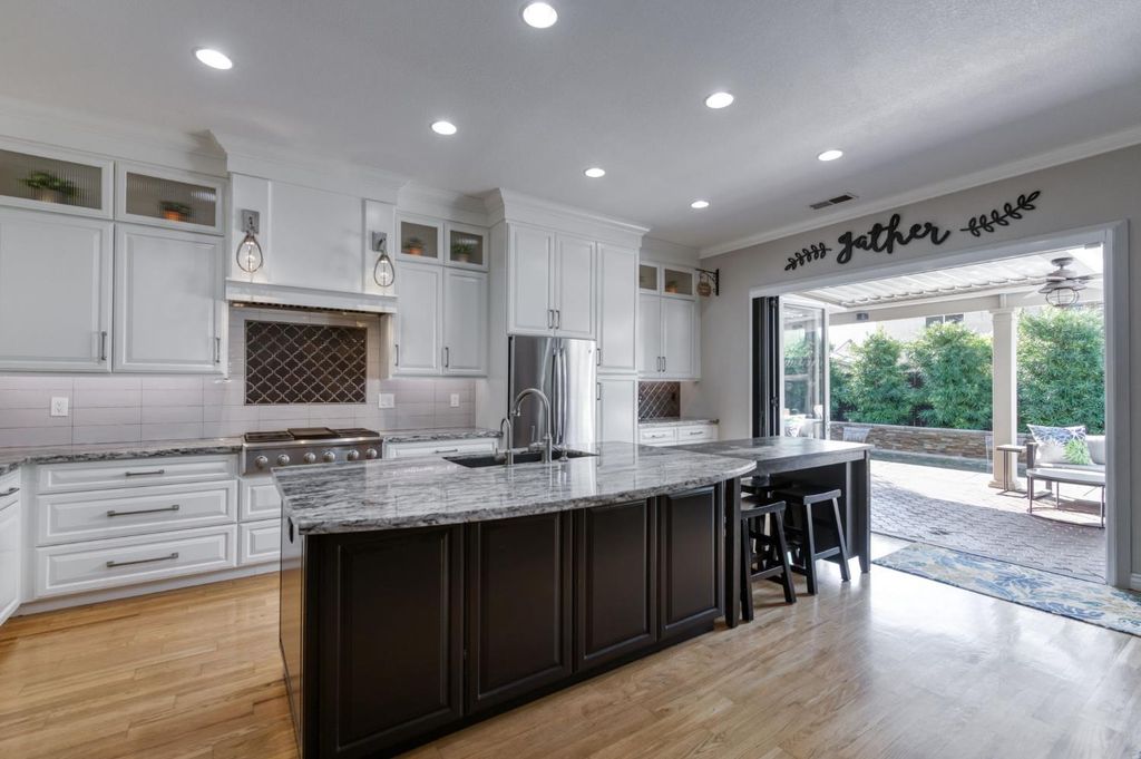 Image 13 of property listing at 1124 Oak Avenue, Clovis, CA 93611